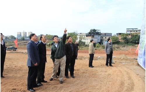 中渡口至瓷都大橋棚戶區(qū)改造、天主教堂保護(hù)性修繕現(xiàn)場(chǎng)調(diào)度會(huì)