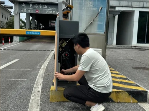 不懼高溫 “熱”力十足！致敬高溫下堅守崗位的古鎮(zhèn)工作者（一）