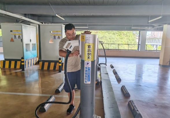 不懼高溫 “熱”力十足！致敬高溫下堅守崗位的古鎮(zhèn)工作者（一）