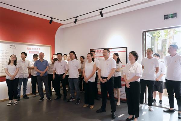 市古鎮(zhèn)投資公司黨委開展“黨建引領(lǐng)新征程，古鎮(zhèn)同心再出發(fā)”活動(dòng)